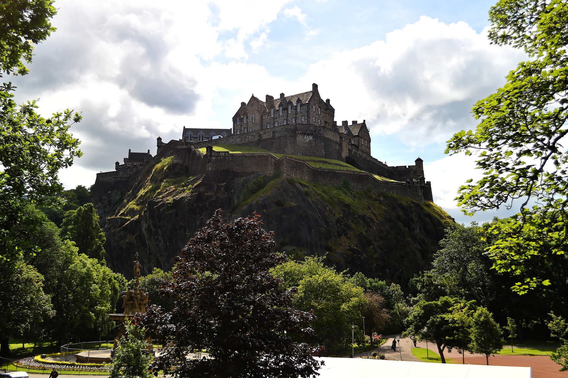 Vista do Castelo de Edimburgo, passeio perfeito para viagens em grupo