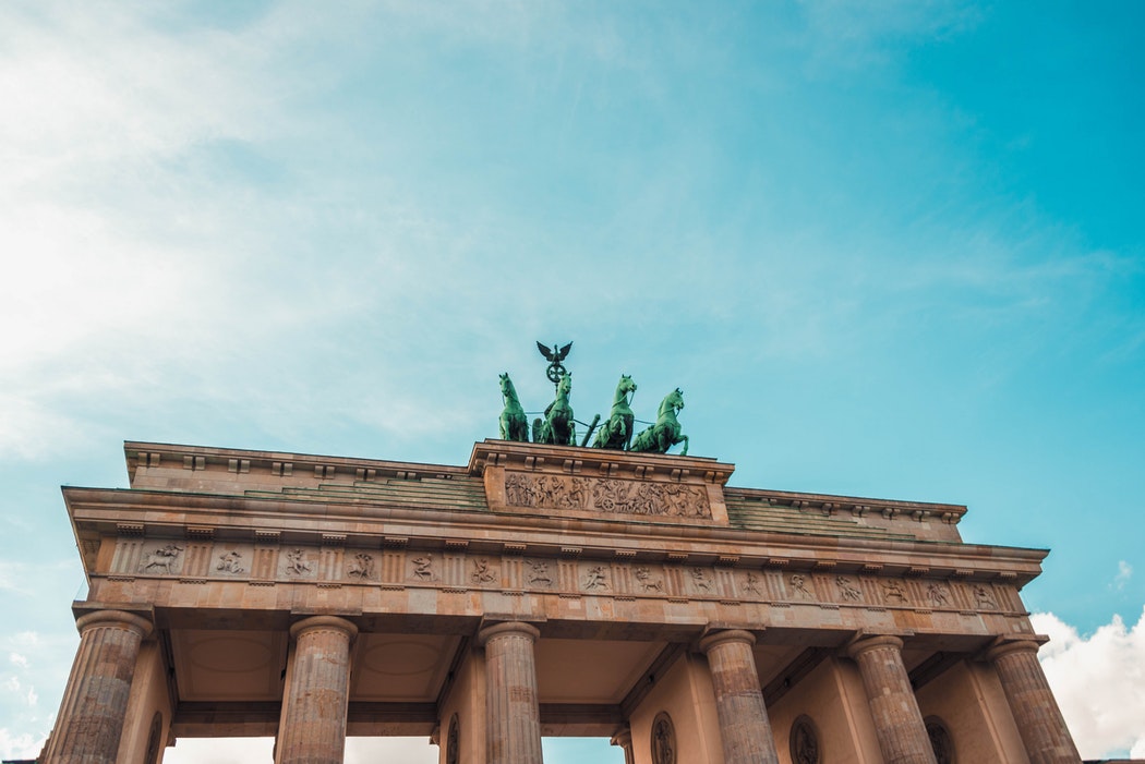 Berlim e a Porta de Brandeburgo ponto turístico ideal para ser visitado em uma excursão para Europa